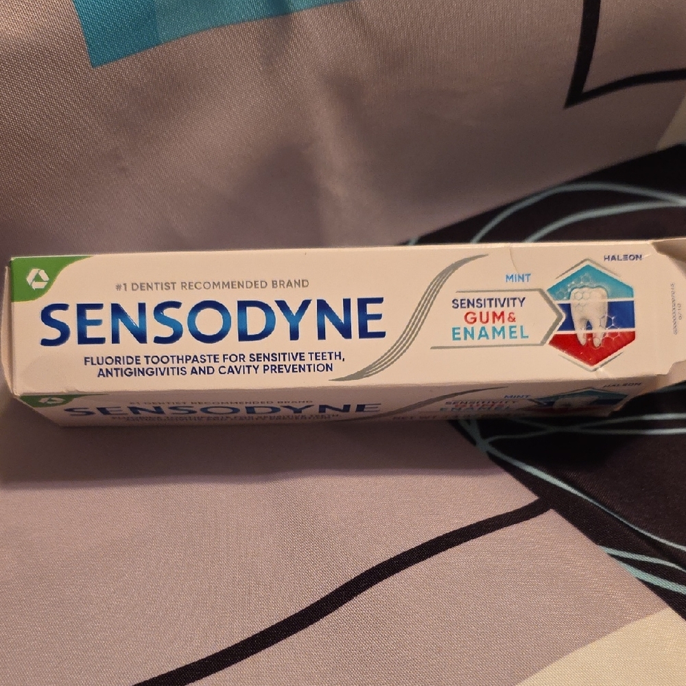 Sensodyne, Mint Toothpaste for Sensitivity,Gum& Enamel 3.4 oz.Ex 06/27- New-Seal